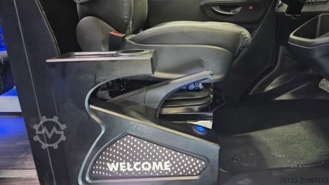 Kleinbus MERCEDES-BENZ 519  Allrad 4 x 4 Lagerfahrzeug Stock 20 Sitzer