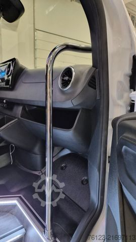 Kleinbus MERCEDES-BENZ 519  Allrad 4 x 4 Lagerfahrzeug Stock 20 Sitzer