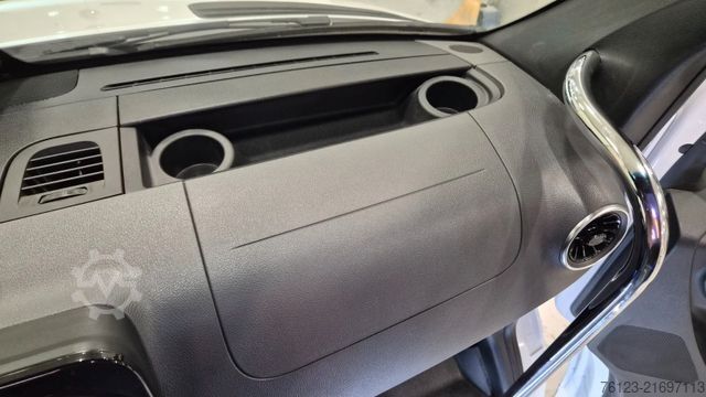 Kleinbus MERCEDES-BENZ 519  Allrad 4 x 4 Lagerfahrzeug Stock 20 Sitzer