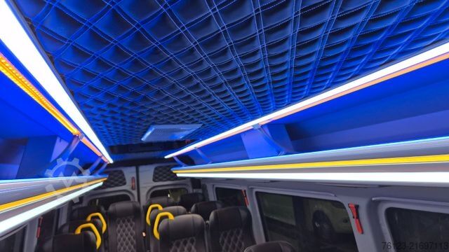 Kleinbus MERCEDES-BENZ 519  Allrad 4 x 4 Lagerfahrzeug Stock 20 Sitzer