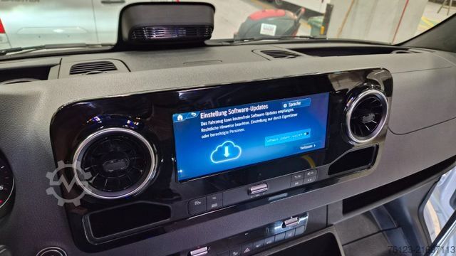 Kleinbus MERCEDES-BENZ 519  Allrad 4 x 4 Lagerfahrzeug Stock 20 Sitzer