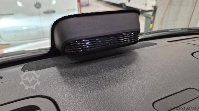 Kleinbus MERCEDES-BENZ 519  Allrad 4 x 4 Lagerfahrzeug Stock 20 Sitzer