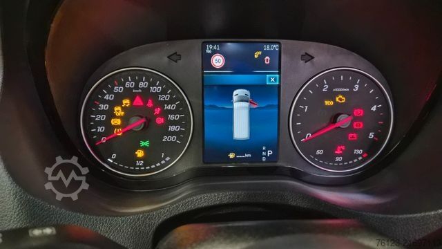 Kleinbus MERCEDES-BENZ 519  Allrad 4 x 4 Lagerfahrzeug Stock 20 Sitzer