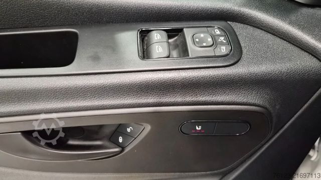 Kleinbus MERCEDES-BENZ 519  Allrad 4 x 4 Lagerfahrzeug Stock 20 Sitzer