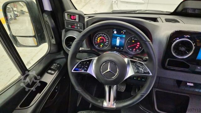 Kleinbus MERCEDES-BENZ 519  Allrad 4 x 4 Lagerfahrzeug Stock 20 Sitzer