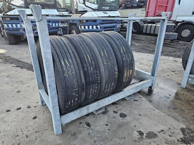 Chassis GOODYEAR 11 R 22.5 TRAILER TIRE.