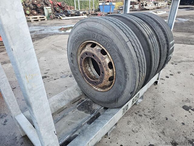 Chassis GOODYEAR 11 R 22.5  TRAILER TIRE.