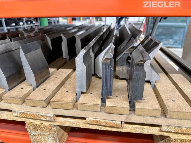 Hydraulische CNC-Abkantpresse DENER XF 30125