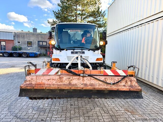 Customized van UNIMOG U400 mit Breining U2000 Bitumenspritze + Besen