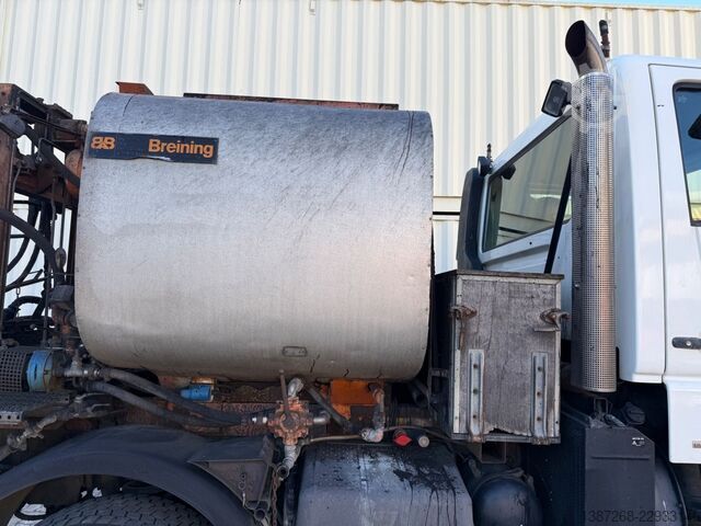 Customized van UNIMOG U400 mit Breining U2000 Bitumenspritze + Besen