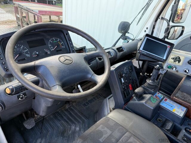 Customized van UNIMOG U400 mit Breining U2000 Bitumenspritze + Besen