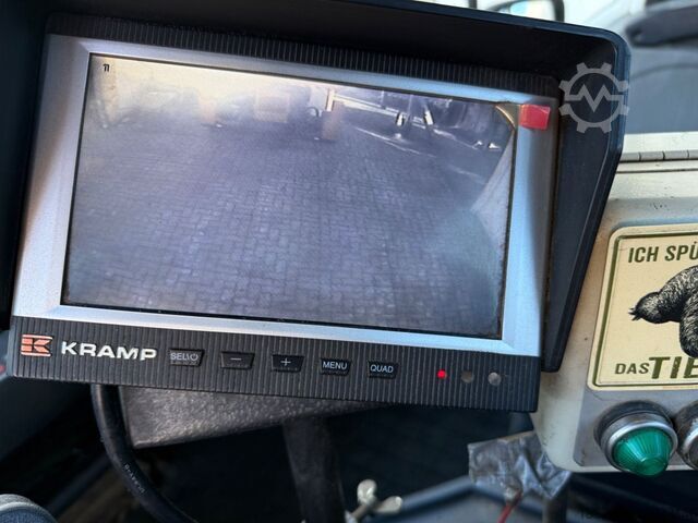 Customized van UNIMOG U400 mit Breining U2000 Bitumenspritze + Besen
