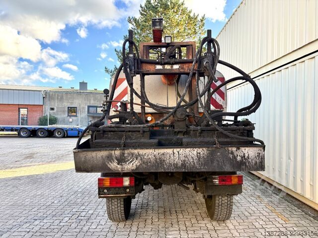 Asphalt mixing plant Unimog U400 mit Bitumspritze Breining + Besen