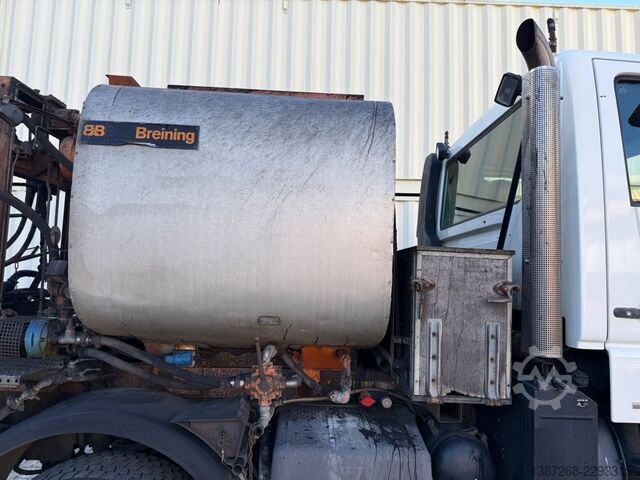 Asphalt mixing plant Unimog U400 mit Bitumspritze Breining + Besen