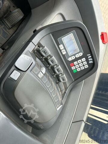 Außen-Reachtruck BT RRE160HR mit RAVAS Wiegesystem BT RRE160HR