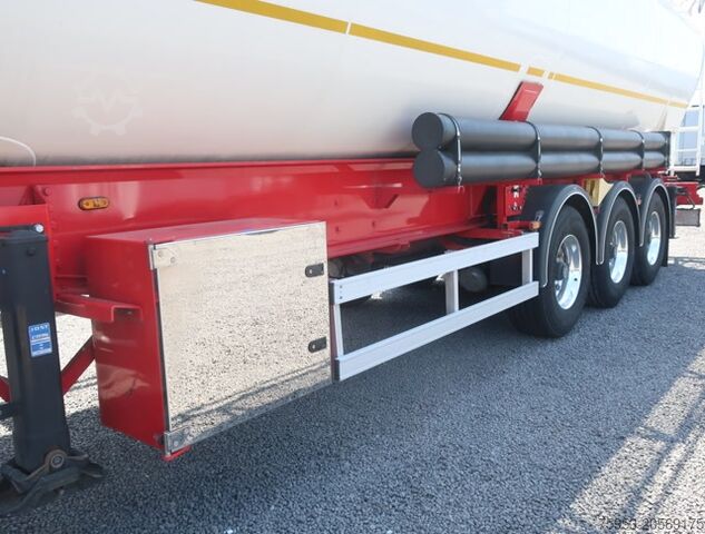 Silo semitrailer Kässbohrer Kippsilo SSK 60 60m³ Hydraulik Vakuumschaden