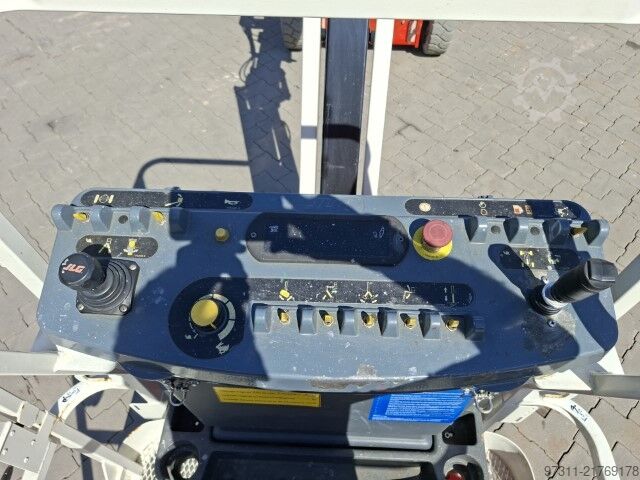 Telescopic work platform JLG E300AJP