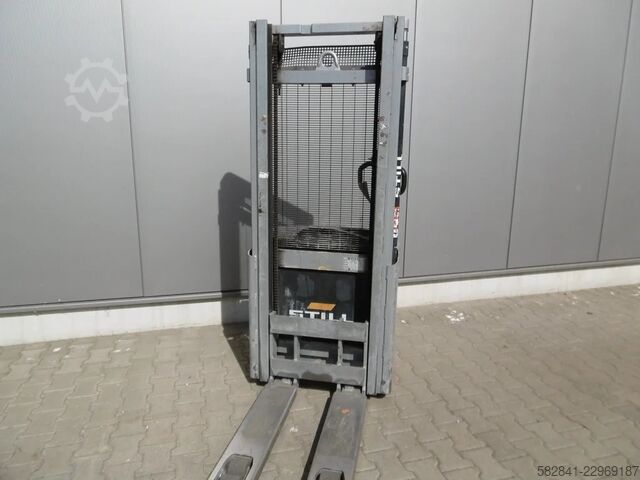 Electric pedestrian stacker STILL EXV 12