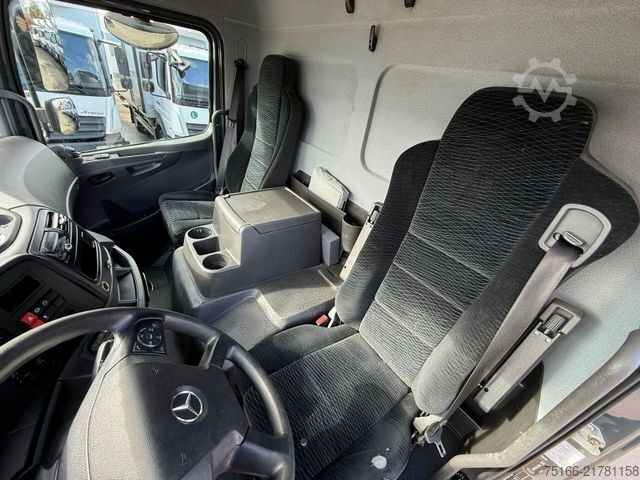 Box van MERCEDES-BENZ ATEGO 818 L Koffer 7,20 m LBW 1 T*SEITENTÜR