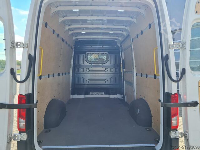 High top van VW Crafter 35 Kasten TDI MR L3H3 AHK KLIMA
