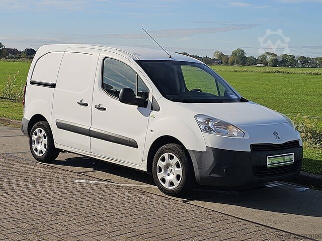 PEUGEOT PARTNER 1.6 automaat, airco, navi, pdc, zijdeur PEUGEOT PARTNER 1.6 automaat, airco, navi, pdc, zijdeur