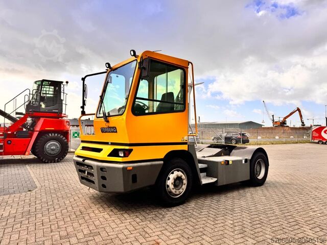 Terminal tractor Terberg YT 222 4x2 aangedreven terminal trekker