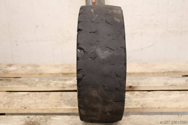 Solid rubber tires, 2 pieces ROTA / Reifen Günther 18x7-8  4.33 R-8