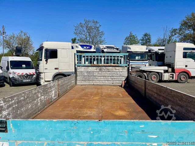 Loading platform Mercedes-Benz 711 D open truck. 5.10 m long cargo, 3 seats. V...