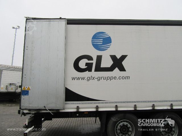 Auflieger mit Pritsche & Plane Schmitz Cargobull Curtainsider Standard Getränke