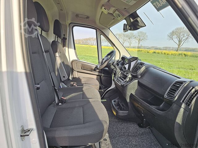 High-roof van PEUGEOT BOXER 2.2 L4H2 Navi Automaat