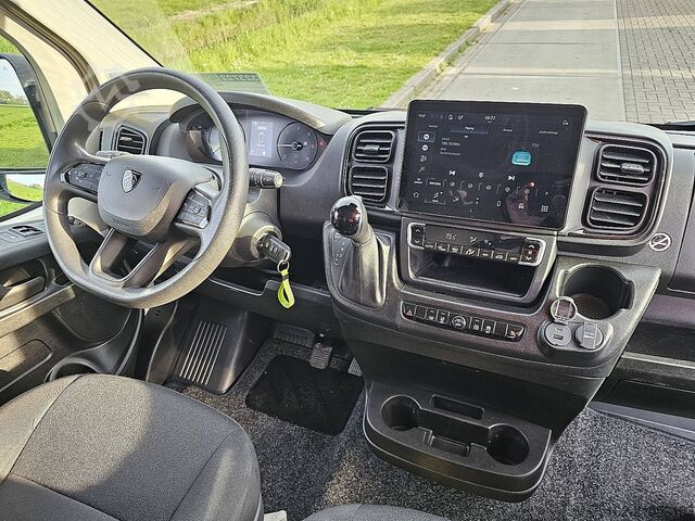 High-roof van PEUGEOT BOXER 2.2 L4H2 Navi Automaat