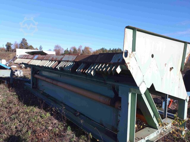 Steep feeder for boards  Stepfeeder