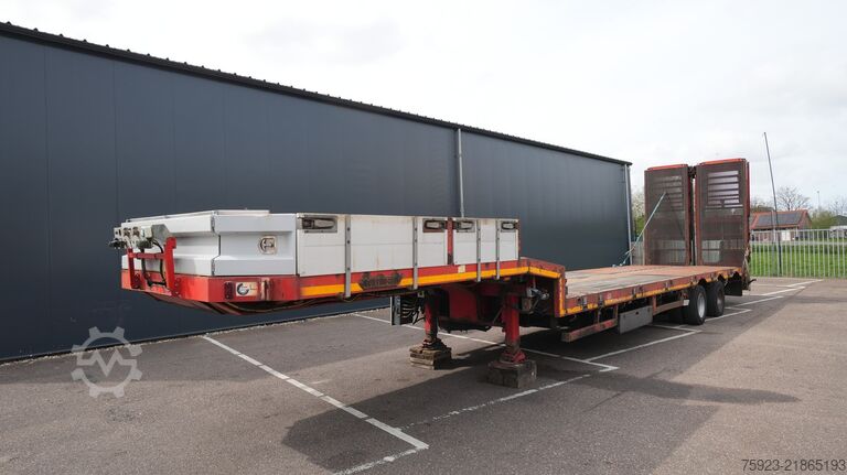 Semi low-loader Nooteboom MCO-48-03V Damaged semi low loader extendable 3...