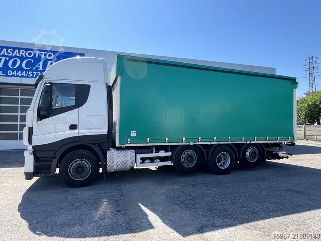 Flatbed truck with tarp Iveco Stralis 480
