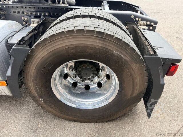Standard tractor unit Renault T-Series
