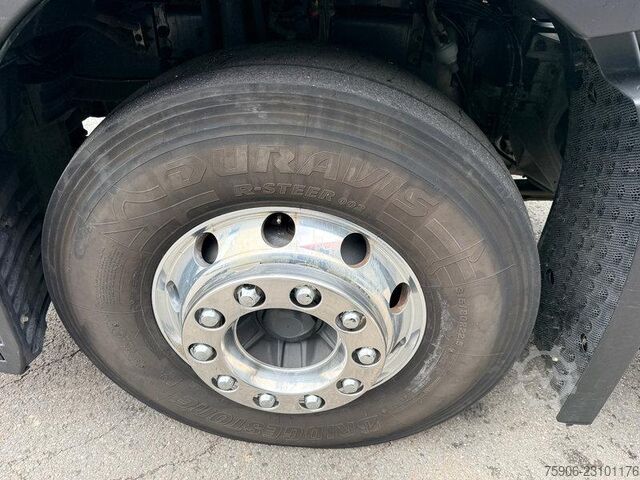Standard tractor unit Renault T-Series