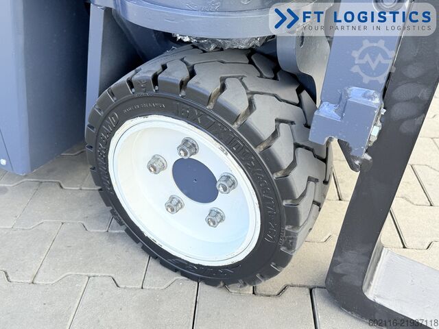 4-way forklift Combilift CB2500 GAS TRIPLEX 4900 FORK POSITIONER