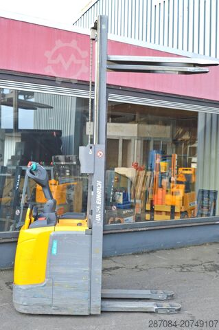 Hochhubwagen Jungheinrich ERC 212