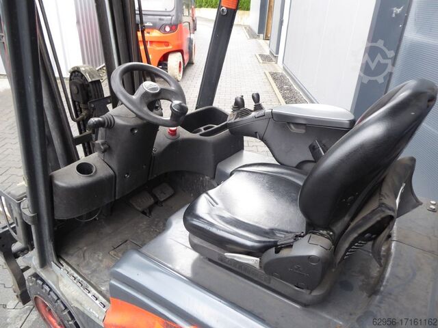 Electric 3-wheel forklift Linde E16P-02