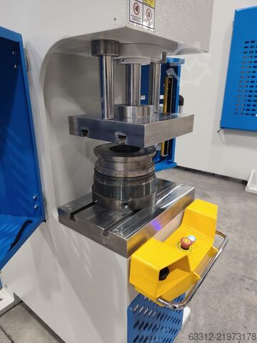 Single-column press Durendus Montagepresse