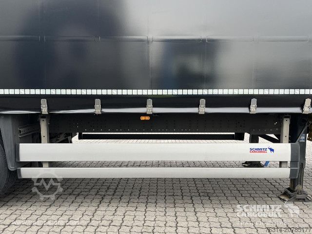 Auflieger mit Pritsche & Plane Schmitz Cargobull Curtainsider Standard Getränke