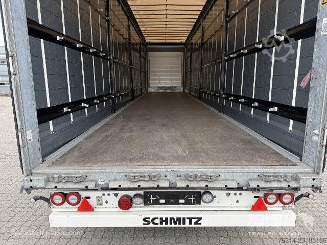 Auflieger mit Pritsche & Plane Schmitz Cargobull Curtainsider Mega Getränke