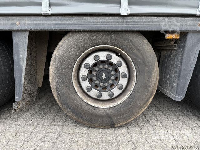 Auflieger mit Pritsche & Plane Schmitz Cargobull Curtainsider Mega Getränke