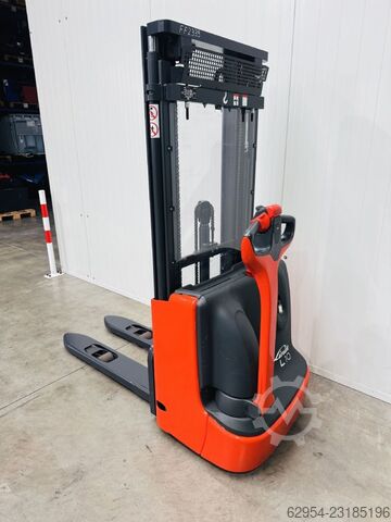 Hochhubwagen Linde L 10 Triplex original 94h