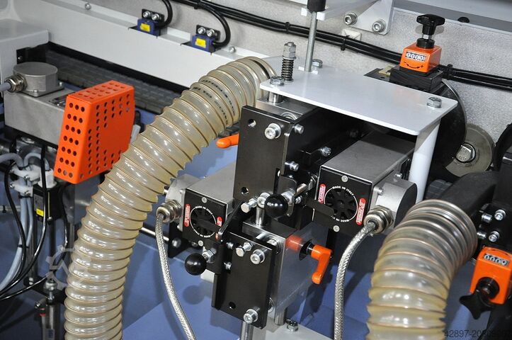 Kantenanleimmaschine mit Fuegen Hebrock F4