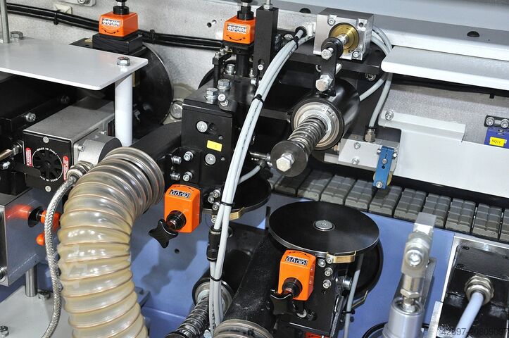 Kantenanleimmaschine mit Fuegen Hebrock F4