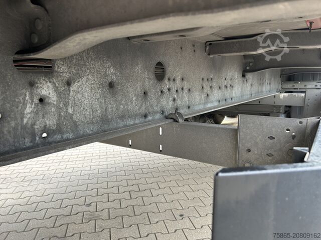 Koffer Schmitz Cargobull SCB S3B / Box Trailer / 2x Liftas / APK TUV 09-26