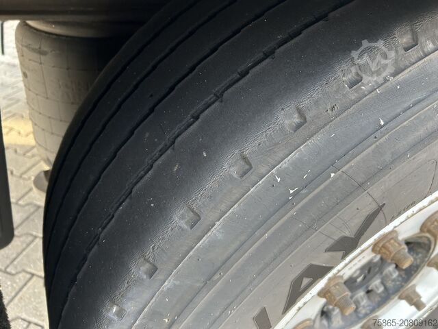 Koffer Schmitz Cargobull SCB S3B / Box Trailer / 2x Liftas / APK TUV 09-26