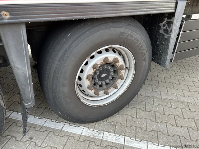 Koffer Schmitz Cargobull SCB S3B / Box Trailer / 2x Liftas / APK TUV 09-26