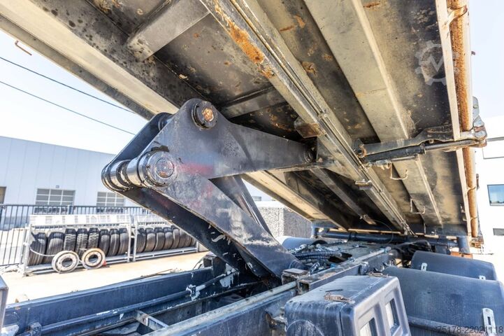 Tipper SCANIA P380 CB  // BIBENNE